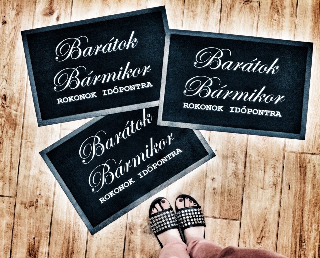 Vicces Lábtörlők- Barátok Bármikor...