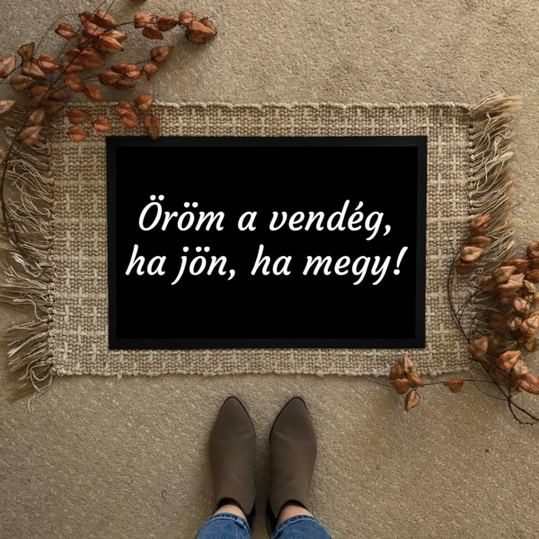 Öröm a vendég... vicces feliratos Flat standard lábtörlő - több méretben
